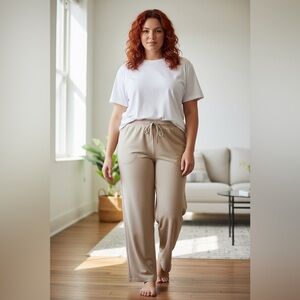 All in Motion pants NWT